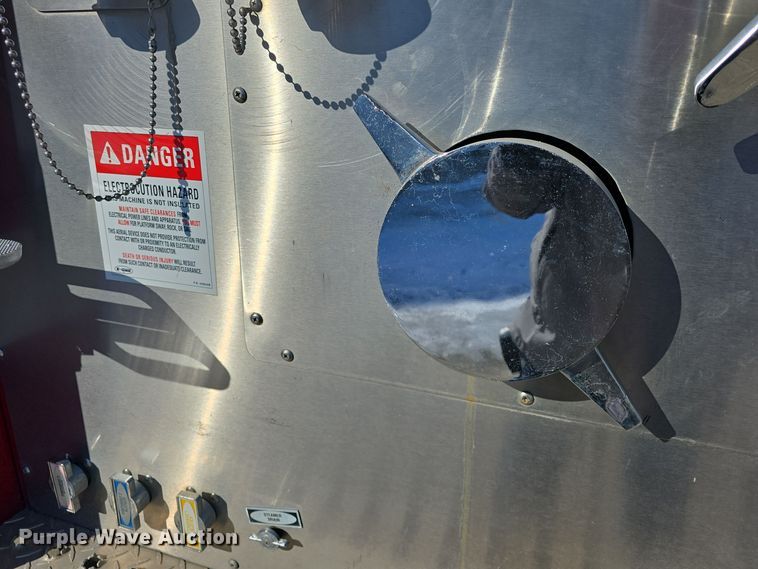 image for item DO7736 2000 Emergency One quint fire truck