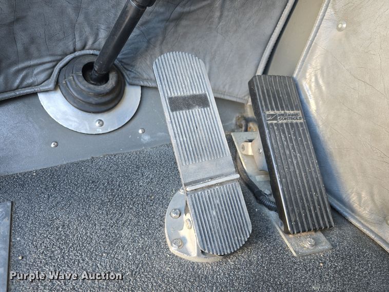 image for item DO7736 2000 Emergency One quint fire truck