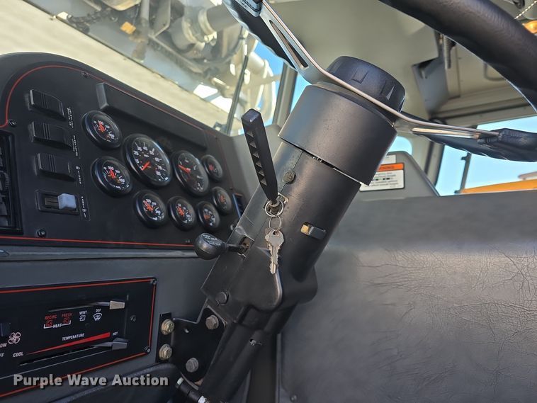 image for item DO7736 2000 Emergency One quint fire truck