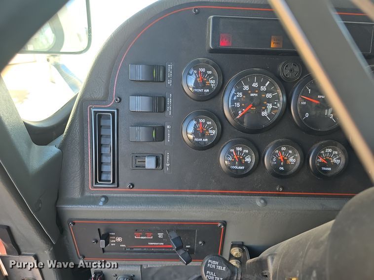 image for item DO7736 2000 Emergency One quint fire truck