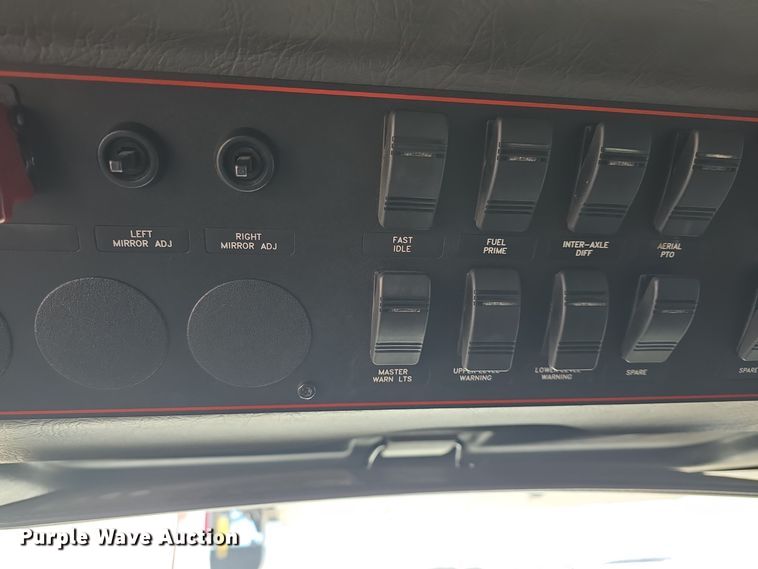 image for item DO7736 2000 Emergency One quint fire truck