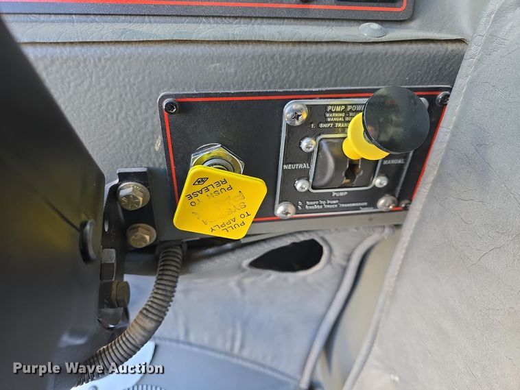 image for item DO7736 2000 Emergency One quint fire truck