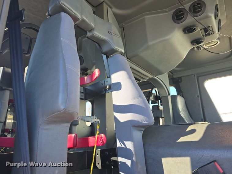 image for item DO7736 2000 Emergency One quint fire truck