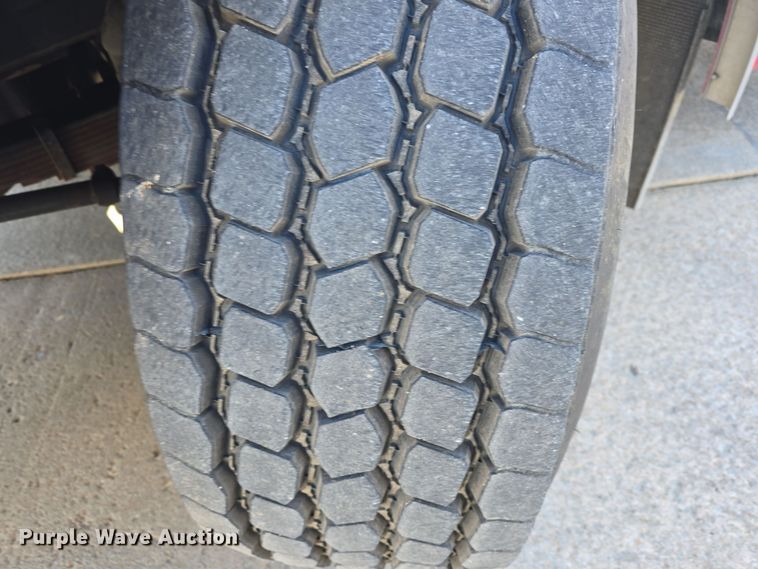 image for item DO7736 2000 Emergency One quint fire truck