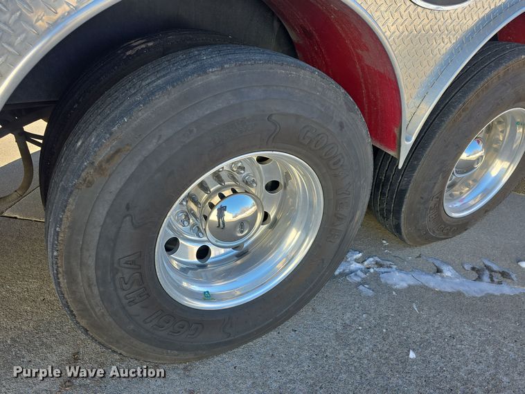 image for item DO7736 2000 Emergency One quint fire truck