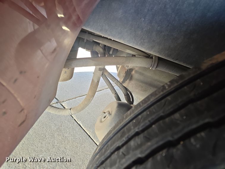 image for item DO7736 2000 Emergency One quint fire truck