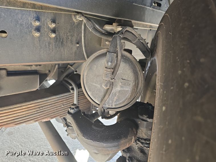 image for item DO7736 2000 Emergency One quint fire truck