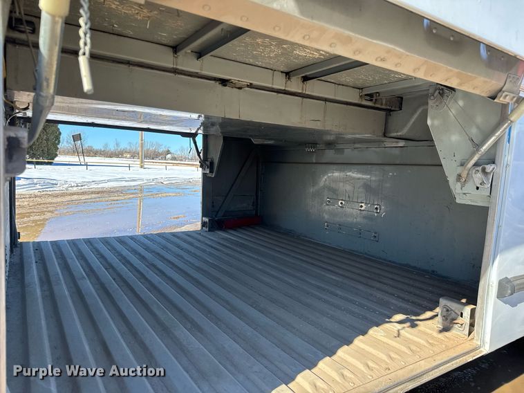 image for item DQ0448 2000 MCI 102-DL3 coach bus