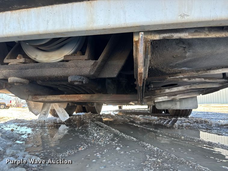 image for item DQ0448 2000 MCI 102-DL3 coach bus