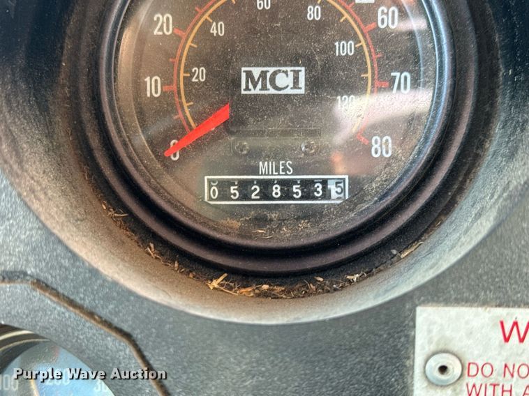 image for item DQ0448 2000 MCI 102-DL3 coach bus