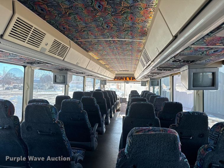 image for item DQ0448 2000 MCI 102-DL3 coach bus