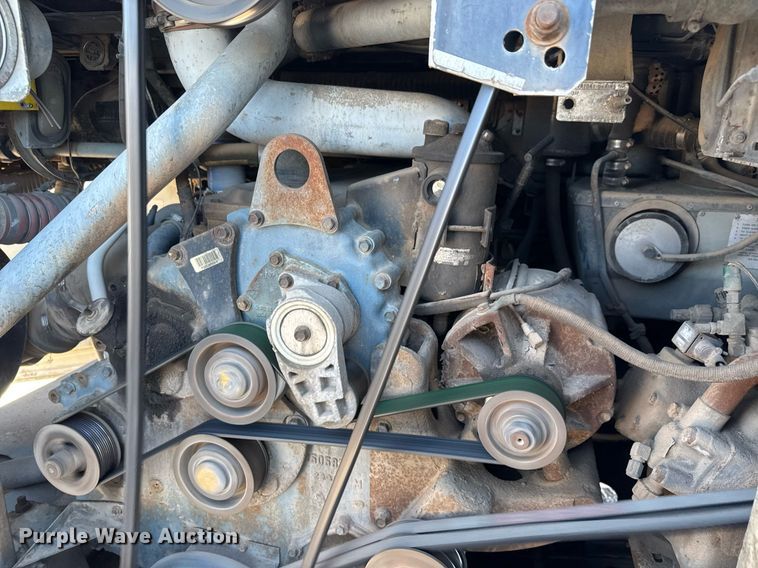 image for item DQ0448 2000 MCI 102-DL3 coach bus