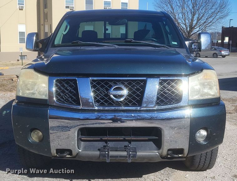 image for item DS5213 2004 Nissan Titan pickup truck