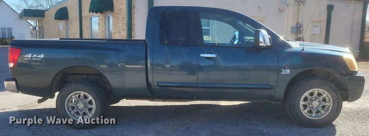 image for item DS5213 2004 Nissan Titan pickup truck