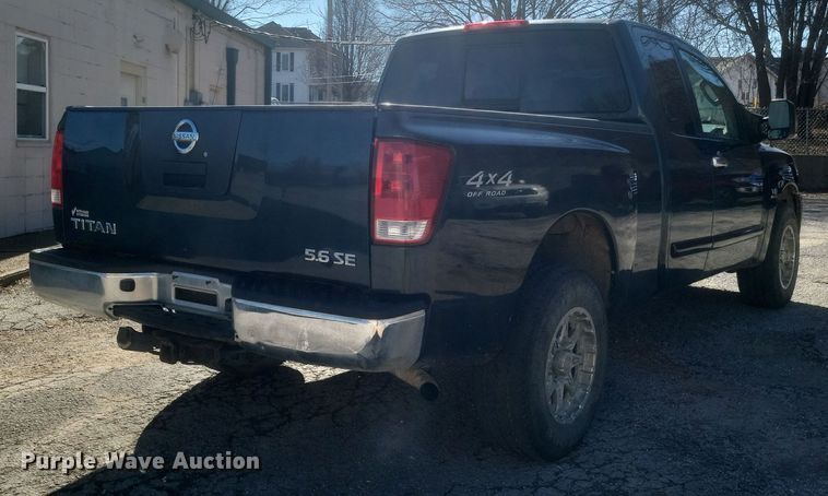 image for item DS5213 2004 Nissan Titan pickup truck