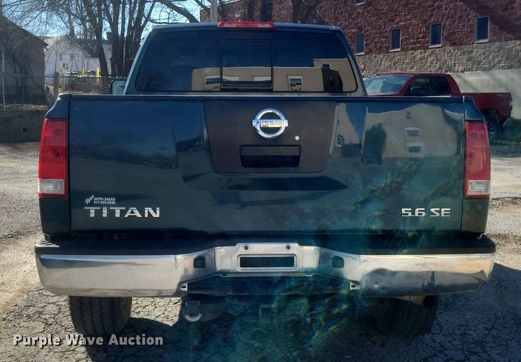 image for item DS5213 2004 Nissan Titan pickup truck