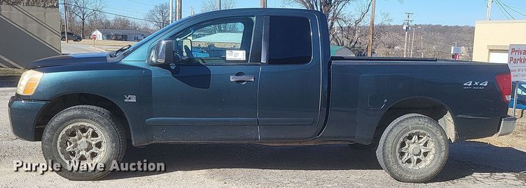 image for item DS5213 2004 Nissan Titan pickup truck