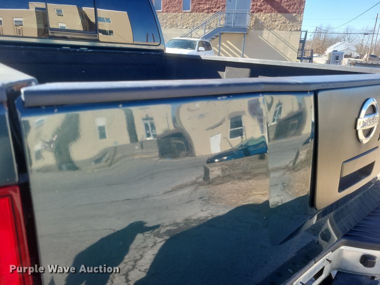 image for item DS5213 2004 Nissan Titan pickup truck