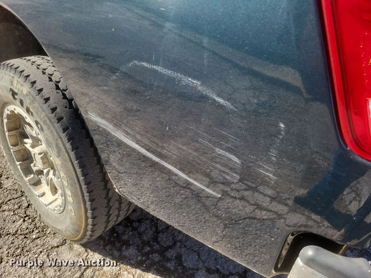 image for item DS5213 2004 Nissan Titan pickup truck