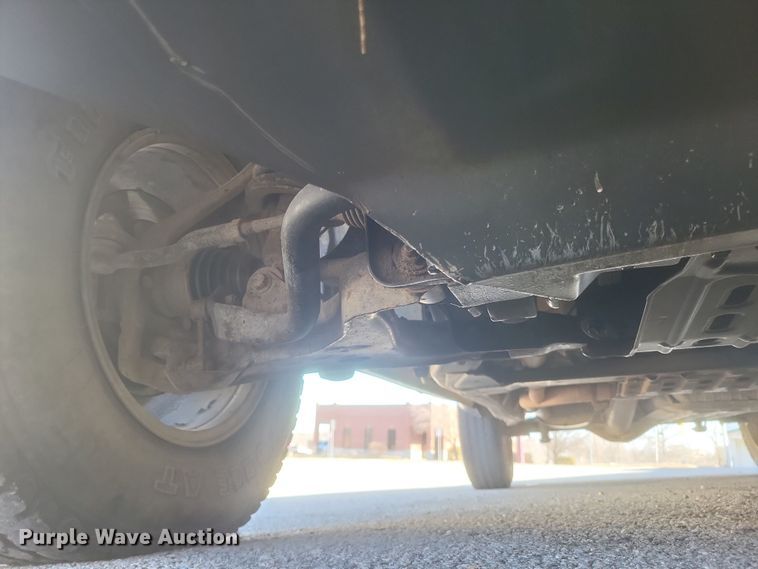 image for item DS5213 2004 Nissan Titan pickup truck