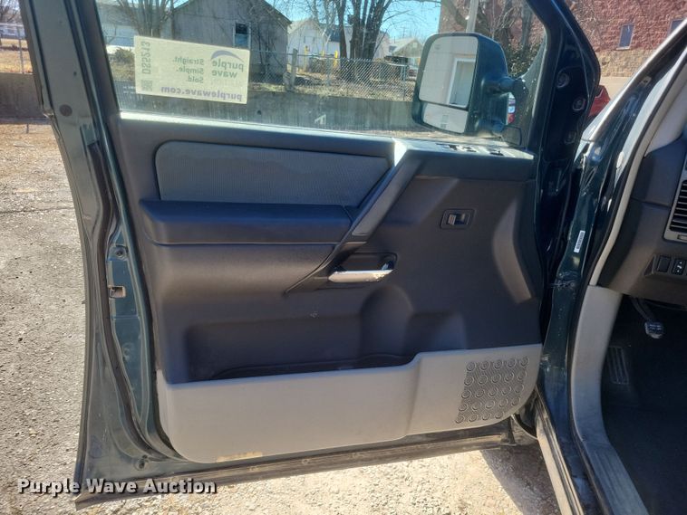 image for item DS5213 2004 Nissan Titan pickup truck