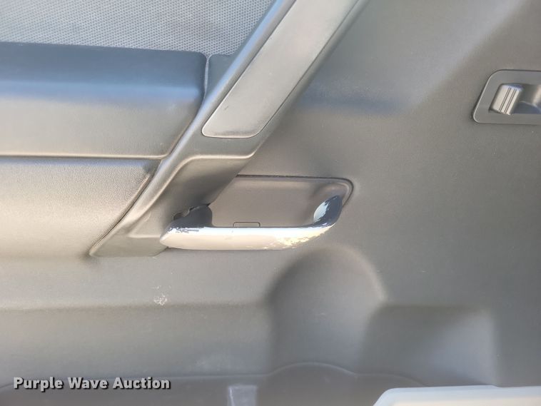 image for item DS5213 2004 Nissan Titan pickup truck