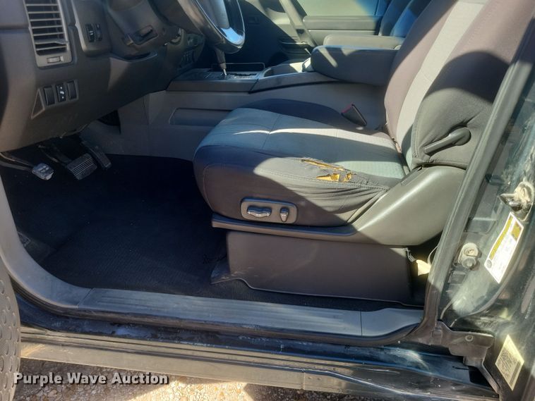 image for item DS5213 2004 Nissan Titan pickup truck