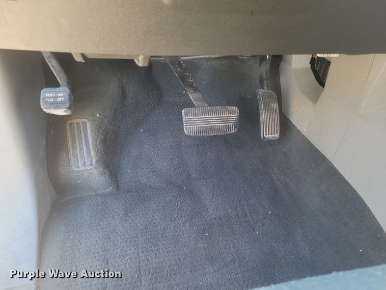 image for item DS5213 2004 Nissan Titan pickup truck