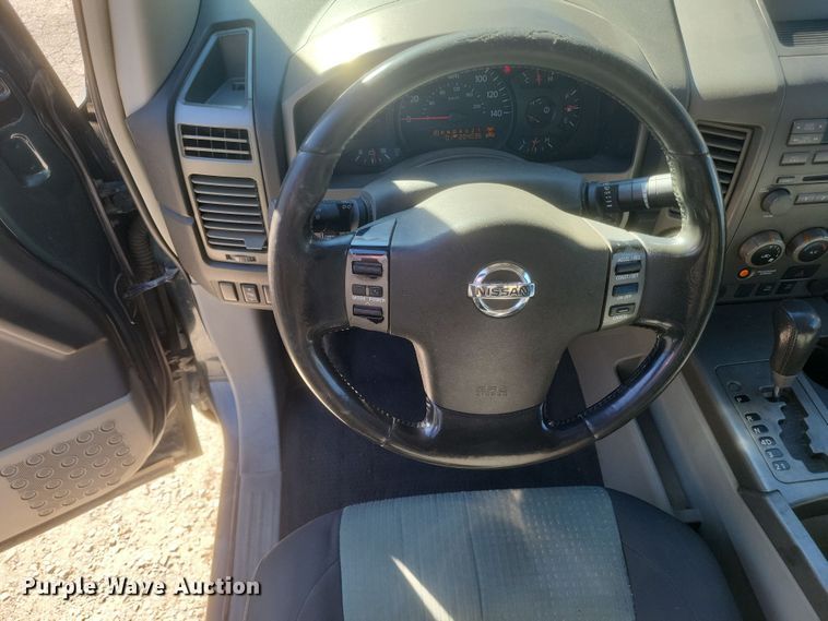 image for item DS5213 2004 Nissan Titan pickup truck