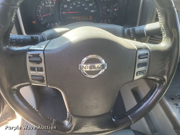 image for item DS5213 2004 Nissan Titan pickup truck