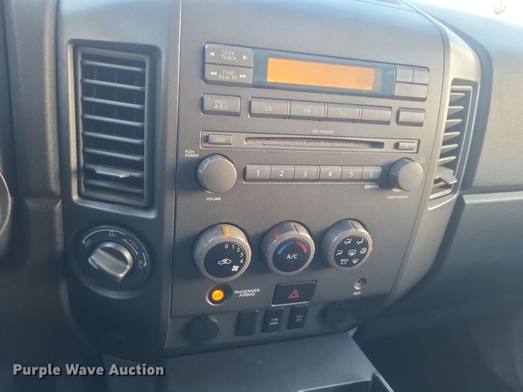 image for item DS5213 2004 Nissan Titan pickup truck