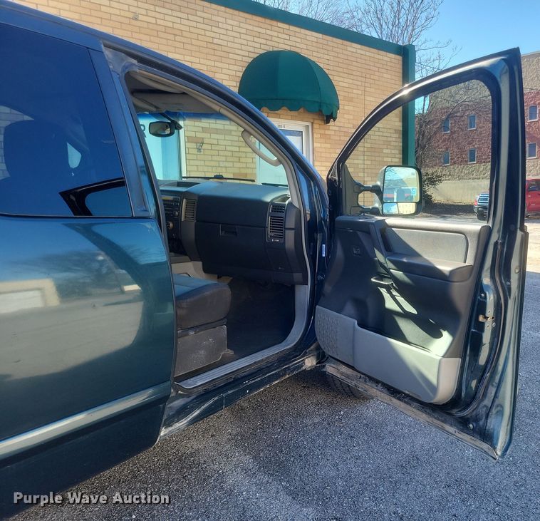 image for item DS5213 2004 Nissan Titan pickup truck