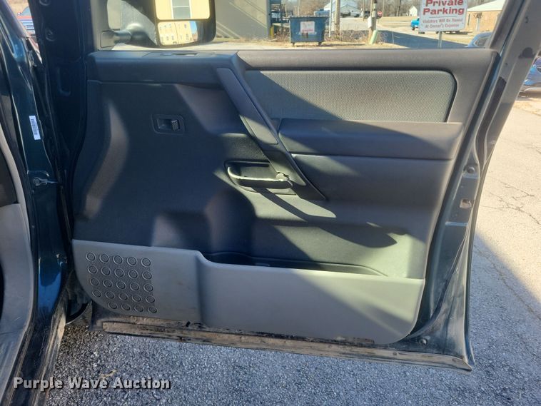 image for item DS5213 2004 Nissan Titan pickup truck