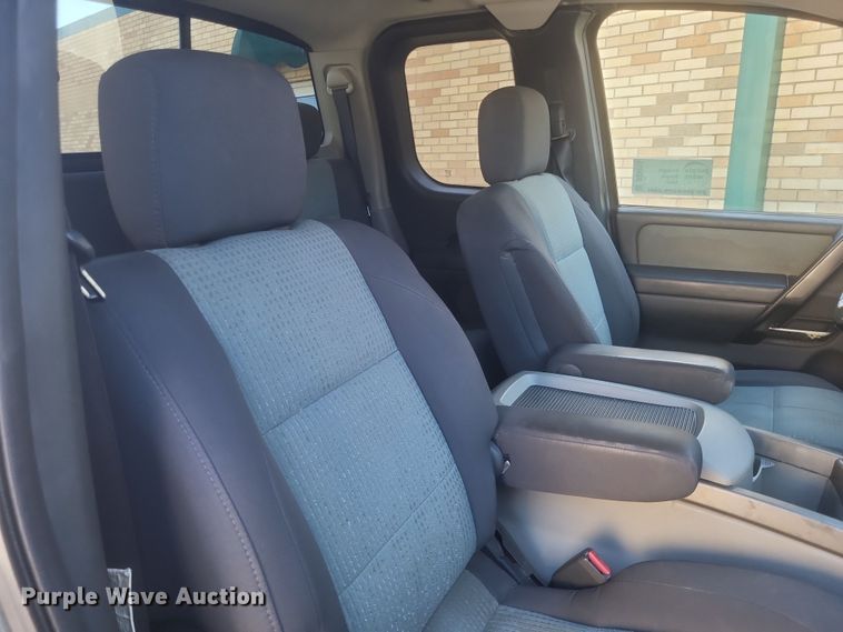 image for item DS5213 2004 Nissan Titan pickup truck