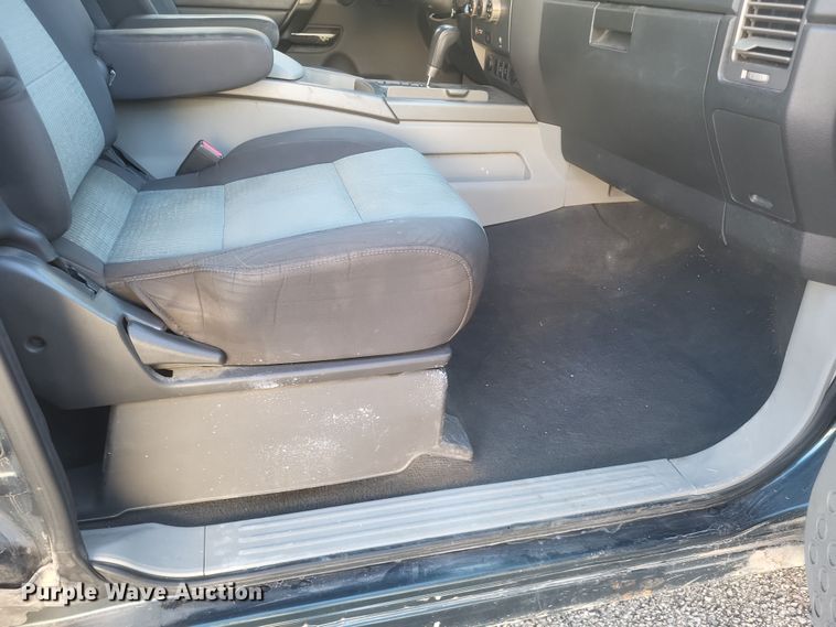 image for item DS5213 2004 Nissan Titan pickup truck