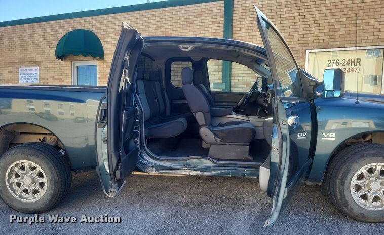 image for item DS5213 2004 Nissan Titan pickup truck