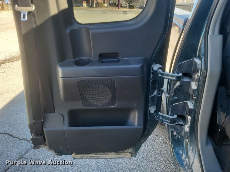 image for item DS5213 2004 Nissan Titan pickup truck