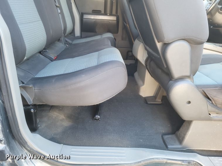 image for item DS5213 2004 Nissan Titan pickup truck