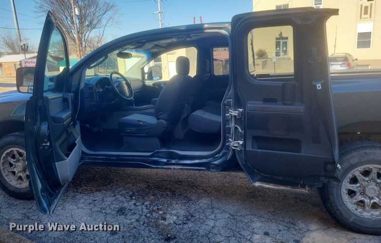 image for item DS5213 2004 Nissan Titan pickup truck