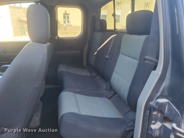 image for item DS5213 2004 Nissan Titan pickup truck