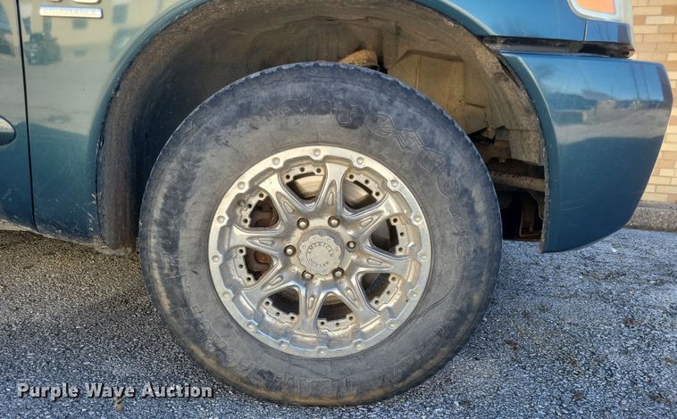 image for item DS5213 2004 Nissan Titan pickup truck