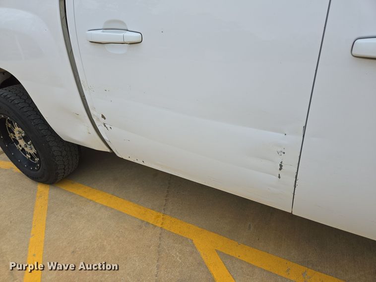 image for item DV1251 2010 Chevrolet Silverado 1500 Crew Cab pickup truck