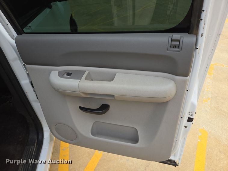 image for item DV1251 2010 Chevrolet Silverado 1500 Crew Cab pickup truck