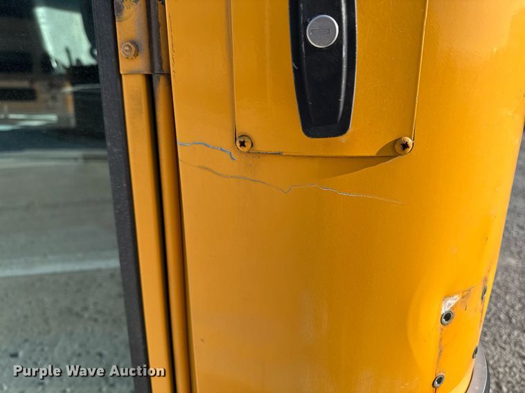 image for item DW2489 2000 Thomas MVP-EF school bus