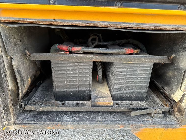 image for item DW2489 2000 Thomas MVP-EF school bus