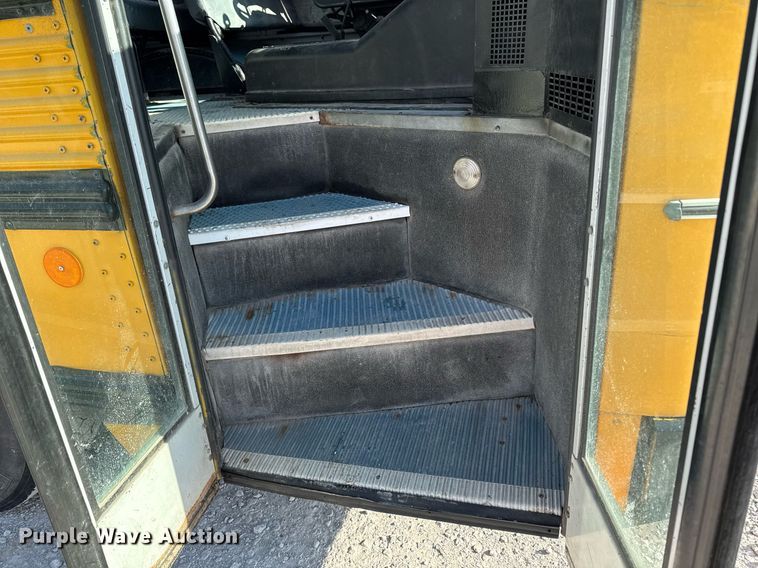 image for item DW2489 2000 Thomas MVP-EF school bus