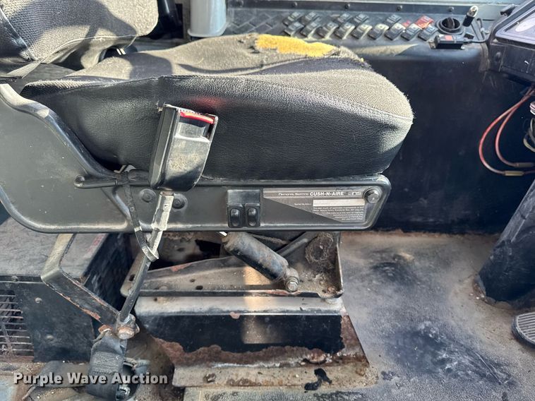 image for item DW2489 2000 Thomas MVP-EF school bus