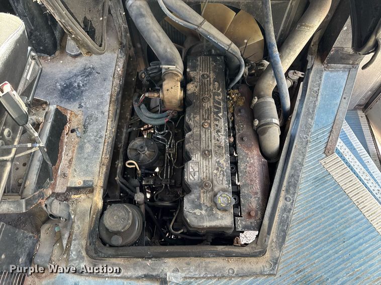 image for item DW2489 2000 Thomas MVP-EF school bus