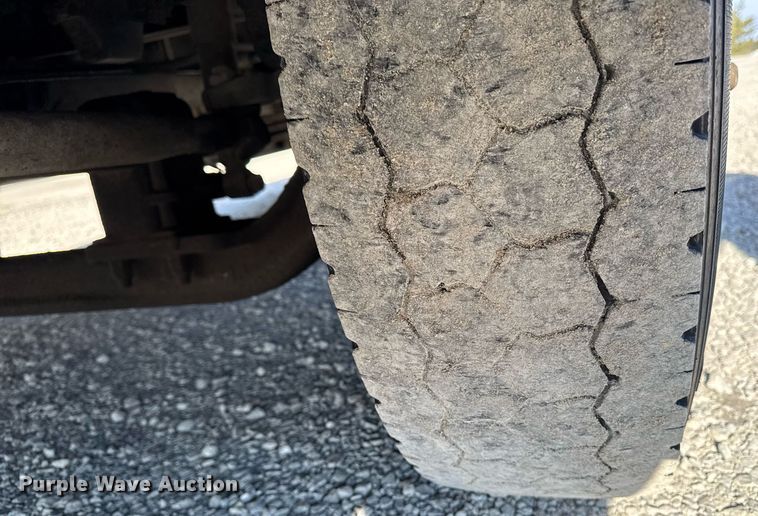 image for item DW2489 2000 Thomas MVP-EF school bus