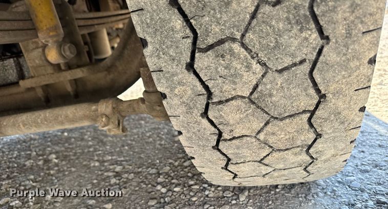 image for item DW2489 2000 Thomas MVP-EF school bus